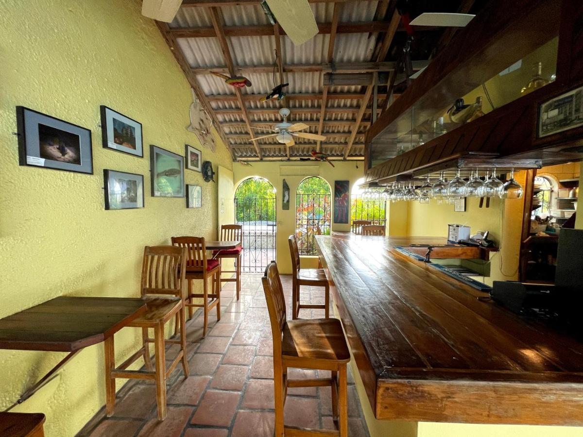 Osprey Beach Hotel Cockburn Town Екстериор снимка