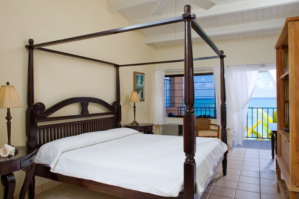 Osprey Beach Hotel Cockburn Town Екстериор снимка
