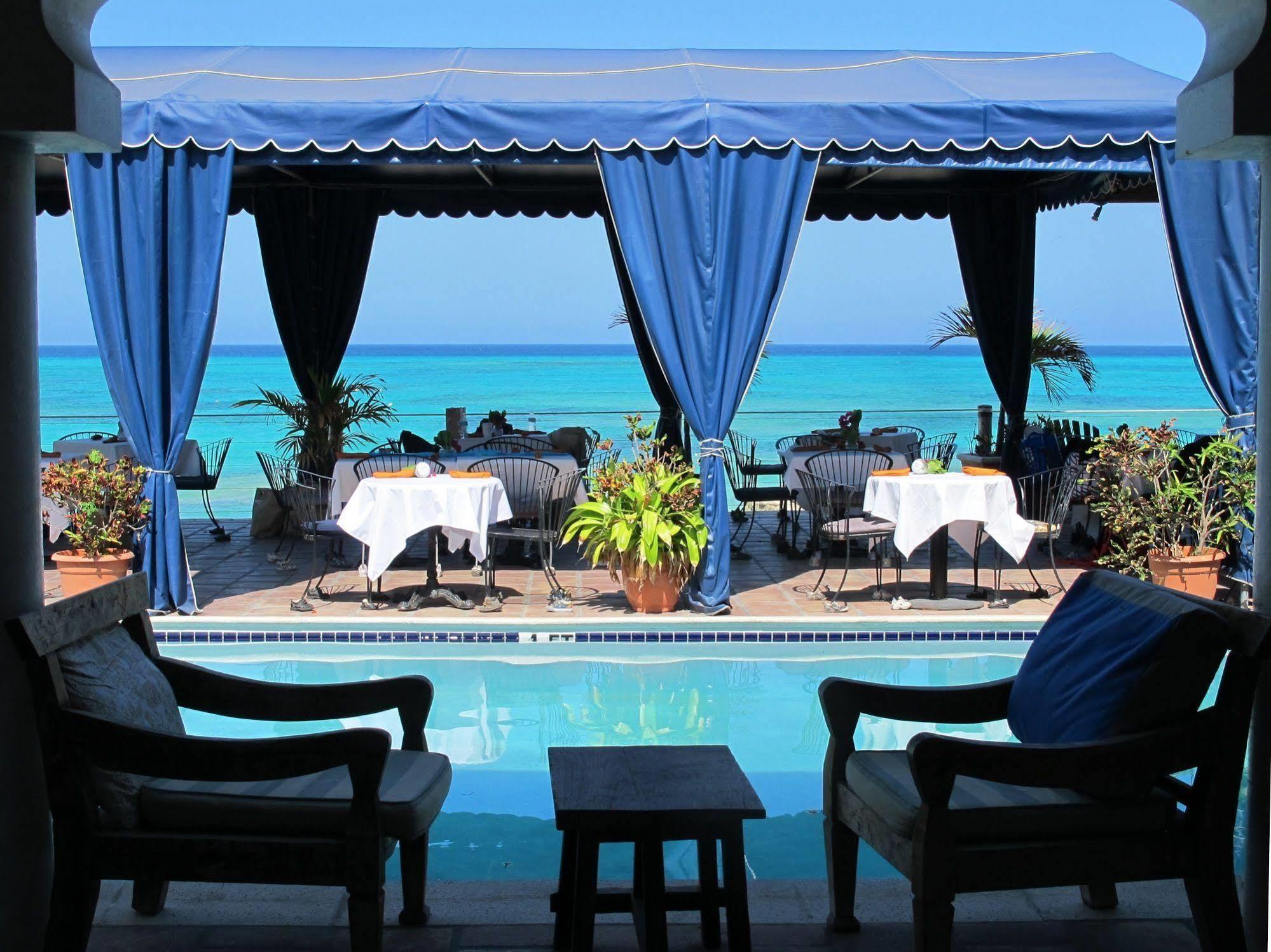 Osprey Beach Hotel Cockburn Town Екстериор снимка