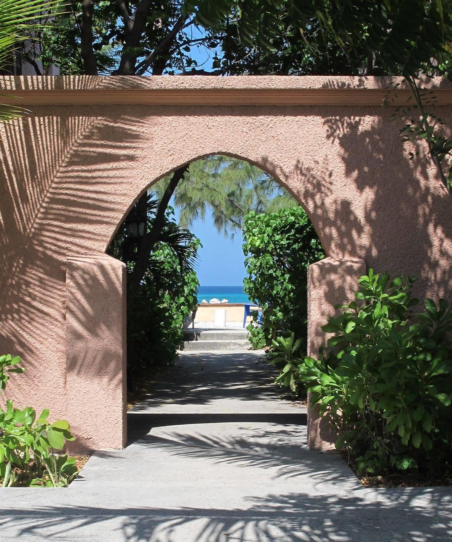Osprey Beach Hotel Cockburn Town Екстериор снимка